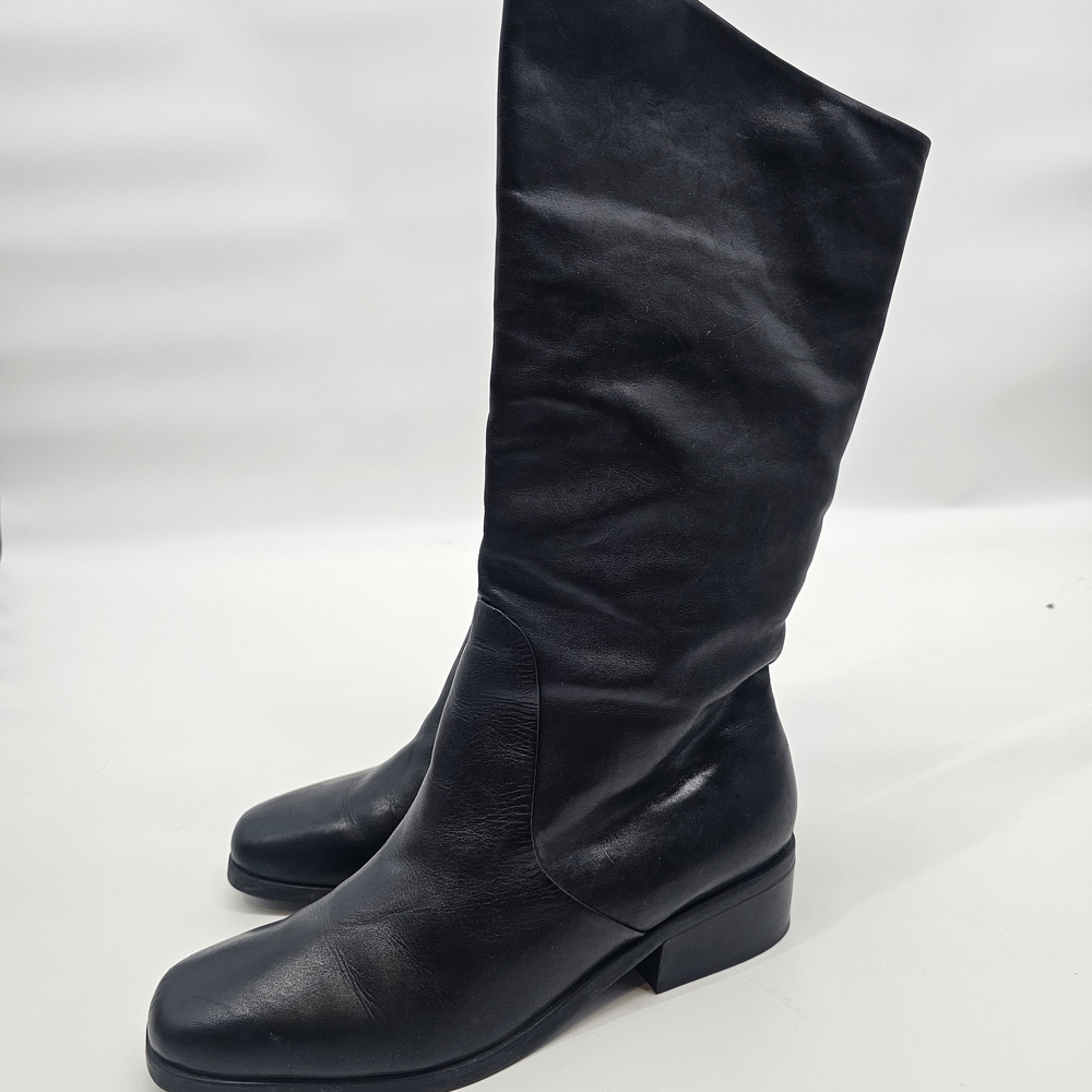 Sleek Black Leather Boots 9 Markon